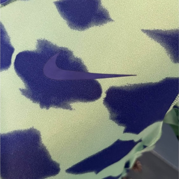 Nike Pro V-Neck Short Sleeve Tee/Tunic Tie-Dye Top in Seafoam Green Navy Women M - Picture 3 of 10